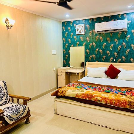 Sainik Guest House 500Mtr From Medanta Hospital لاكناو المظهر الخارجي الصورة