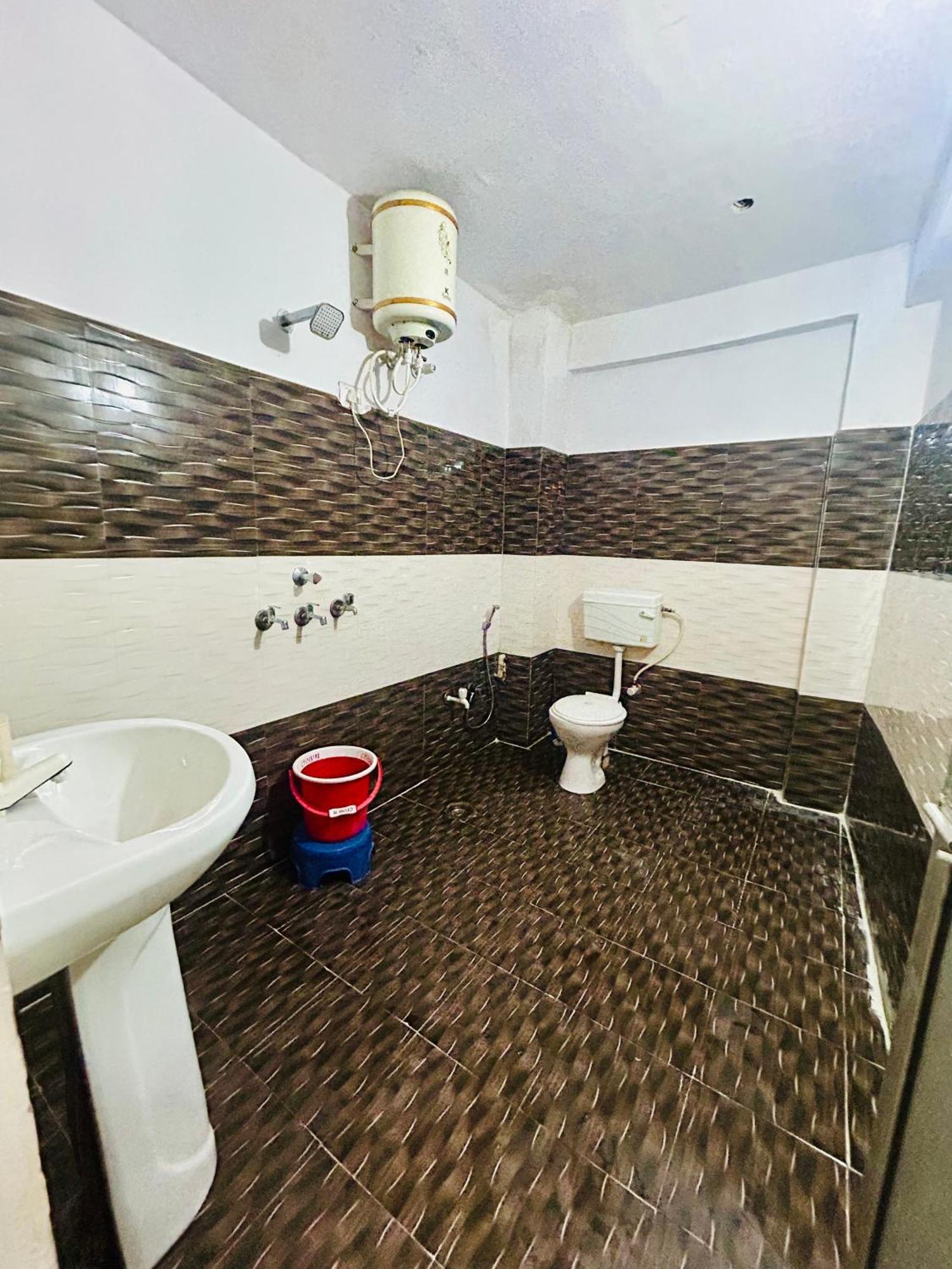 Sainik Guest House 500Mtr From Medanta Hospital لاكناو المظهر الخارجي الصورة