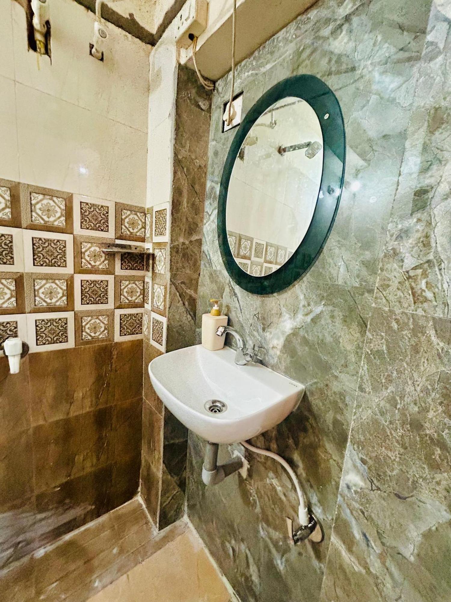 Sainik Guest House 500Mtr From Medanta Hospital لاكناو المظهر الخارجي الصورة